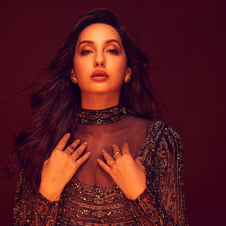 जी हां...इनके हुस्न के दीदार करने के बाद थोड़ी बहुत जान बच भी जाए तो फिर ये गजब का स्टाइल होश उड़ाने के लिए काफी है नोरा का ऐसा ही अंदाज़ अब एक बार फैंस पर कहर बनकर टूट रहा है. (फोटो – सोशल मीडिया)