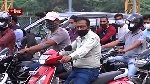 Nashik Helmet Compulsion : नाशिककरांनो, हेल्मेट घातलं नाहीत तर पेट्रोल मिळणार नाही!