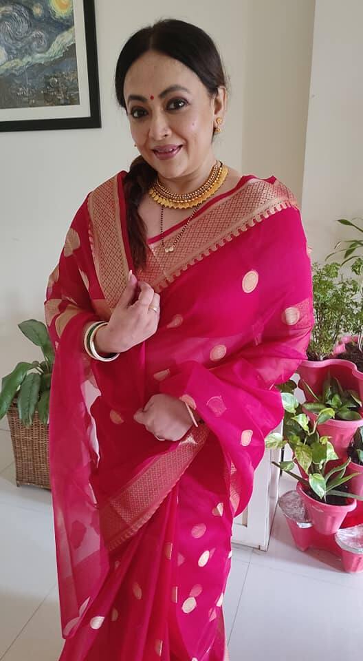 নিজের একগুচ্ছ ছবির সঙ্গে সঙ্গে প্রিয় অভিনেত্রীর ছবিও শেয়ার করেছেন শ্রীলেখা। সেখানে তিনি লিখেছেন, 'প্রথম মহিলা সুপারস্টারকে' শ্রদ্ধা জানানোর জন্যই তাঁর এই উদ্যোগ।