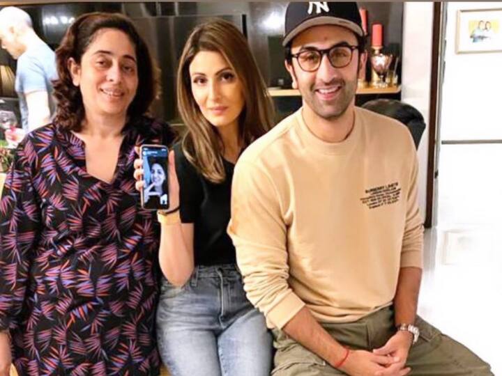 Ranbir Kapoor Reunites With Sister Riddhima For Pre-Raksha Bandhan Dinner, Neetu Singh Is Missing From FamJam, See Pics Riddhima Kapoor Shares Pic With Ranbir Kapoor From Their Pre-Raksha Bandhan Dinner