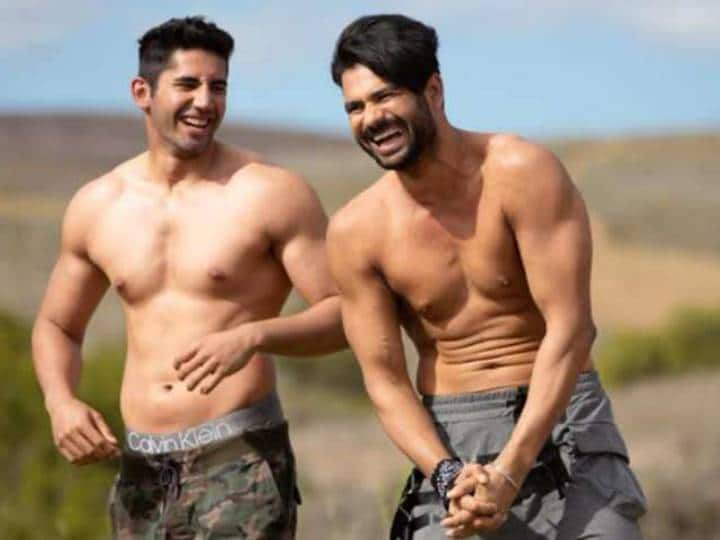 Khatron Ke Khiladi 11 Vishal Aditya Singh comes to the rescue of Varun Sood for a KKK stunt Khatron Ke Khiladi 11: कंटेस्टेंट वरुण सूद हुए घायल, दोस्त विशाल आदित्य सिंह ने किया उनका स्टंट