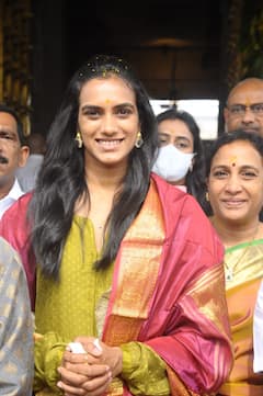 PV Sindhu at Tirupati Temple: యువక్రీడాకారుల కోసం త్వరలోనే అకాడమీ ప్రారంభిస్తా…తిరుమలలో పీవీ సింధు
