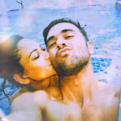 स्विमिंग पूल में ब्वॉयफ्रेंड Pulkit Samrat  को Kiss करती नजर आईं Kriti Kharbanda, खूब वायरल हो रहा है Romantic अंदाज