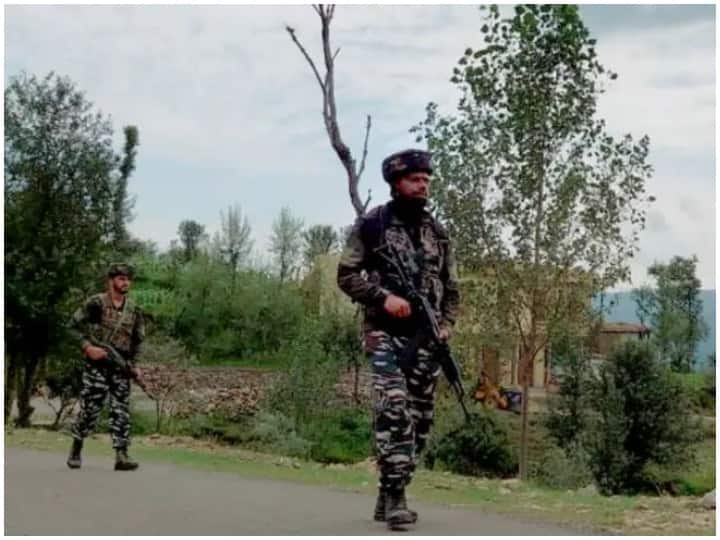 Terrorist killed as Army foils infiltration bid along LoC in Rajouri district of Jammu kashmir ANN Jammu Kashmir: जम्मू-कश्मीर के राजौरी में घुसपैठ की कोशिश कर रहा आतंकी ढेर, इलाके में सर्च ऑपरेशन जारी