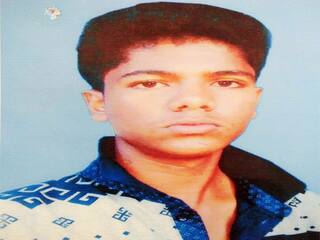 4 ஆண்டுகளுக்கு முன் காணாமல்போன மாணவனை தேடி ஏக்கத்துடன் காத்திருக்கும் தந்தை...!