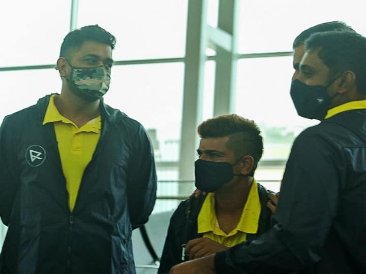 IPL 2021, Chennai Super Kings arrived at UAE, multiple photograph of Dhoni shared by CSK IPL 2021: धोनी की अगुवाई में यूएई पहुंची चेन्नई सुपर किंग्स, माही की बेहद ही खास तस्वीर आई सामने