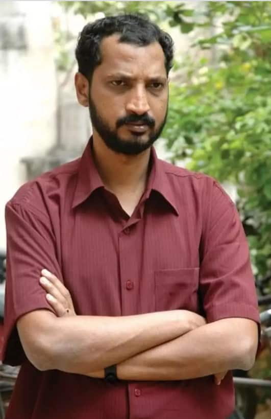 நள்ளிரவில் அண்ணா சாலை நியான் விளக்குகளை ரசிக்க முடியவில்லை பஞ்சரான வண்டியுடன் நான் !