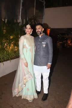 मांग टीका, झुमके और गले में हार... बहन Rhea Kapoor की शादी में बला की खूबसूरत लगीं Sonam Kapoor, पापा Anil Kapoor का दिखा ट्रेडिशनल लुक