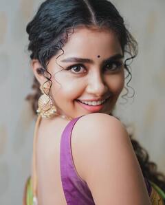 Actress Anupama Parameswaran pics: பச்சை புடவையில் அழகில் மிளிரும் அனுபமா..!