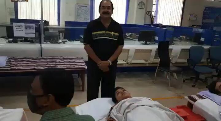 করোনা আবহে রক্তের আকাল ইতিমধ্যেই প্রকট হয়েছে। সে কথা মাথায় রেখেই আসানসোলের শহরবাসীদের জন্য এগিয়ে এল SBI আধিকারিকদের শাখা সংগঠন, বর্ধমান AZCl