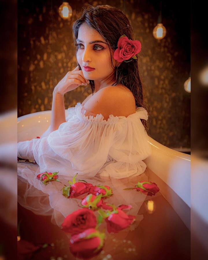 (Courtesy : Instagram) ఈ ఫోటోలు ప్రస్తుతం సోషల్ మీడియాలో వైరల్ అవుతున్నాయి.