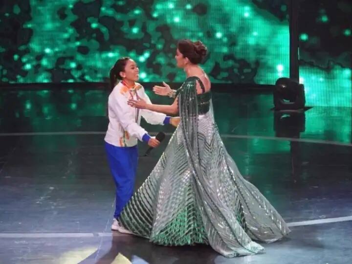 Olympic silver medallist mirabai chanu gets emotional on the sets of dance deewane 3 watch video Dance Deewane 3ના સેટ પર ભાવુક થઇ ઓલ્મિપિક સિલ્વર મેડલ મીરાબાઇ ચાનુ, જુઓ વીડિયો