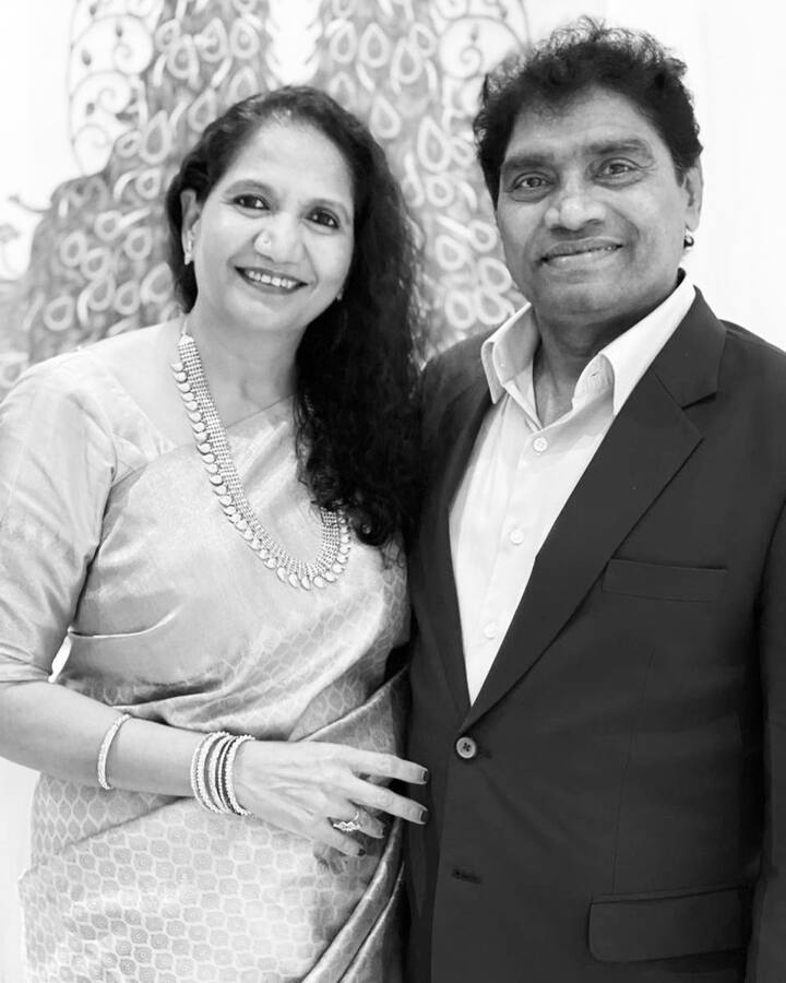 बॉलिवूडमधील खराखुरा कॉमेडीयन म्हणून ज्यांची ओळख आहे, ते म्हणजे जॉनी लिव्हर. विनोदाचा बादशाह असलेले जॉनी लिव्हर आज वयाची 64 वर्षे पूर्ण करत आहे. 14 ऑगस्ट 1957 रोजी जन्मलेले जॉनी लिव्हर मिमिग्रीचा शहेनशाह म्हणून ओळखले जातात.(photo courtesy : @iam_johnylever instagram)