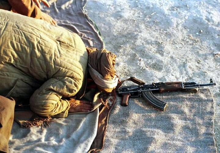 தலிபான்களின் செய்தித் தொடர்பாளர் அதிகாரப்பூர்வ டுவிட்டரில் பக்கத்தில், காந்தஹார் முற்றிலுமாக கைப்பற்றப்பட்டது. நகரத்தில் உள்ள தியாகிகள் சதுக்கத்தை, முஜாஹிதீன்கள் அடைந்துள்ளனர் என்று தெரிவித்திருந்தார்