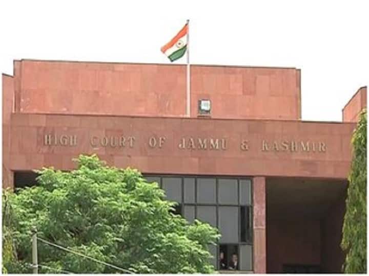Centre rejects Supreme Court collegium name for judge in Jammu Kashmir; Fourth time in 2 years ANN जम्मू कश्मीर हाईकोर्ट में खजूरिया-काजमी की नियुक्ति के लिए कॉलेजियम की सिफारिश खारिज की, दूसरी बार हुआ ऐसा