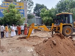 மதுரை ஆதீனம் உடல் நல்லடக்கத்திற்கு ஒப்பந்தகாரர் எதிர்ப்பு: போலீஸ் குவிப்பு!