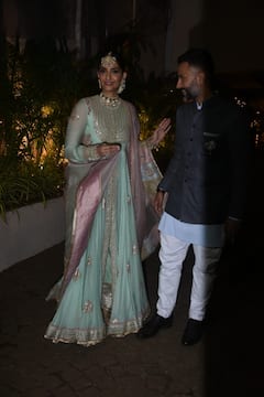 Rhea Kapoor-Karan Bhoolani Wedding: Sonam Kapoor Is A Sight To Behold In Her Ethnic Outfit, Bride's Sister Makes Stylish Entry