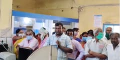 Paschim Bardhaman: রাষ্ট্রায়ত্ত ব্যাঙ্কে নিত্যদিনের হয়রানি, গ্রাহকদের ক্ষোভে উত্তাল পরিস্থিতি