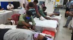 রোজনামচার বাইরে 'অন্য ভাবনা', SBI আধিকারদের উদ্যোগে আসানসোল শাখায় আয়োজিত রক্তদান শিবির