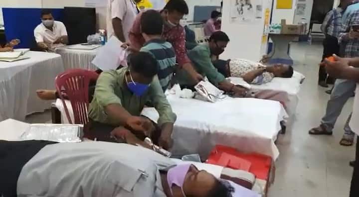 নটা-পাঁচটার রোজনামচা। নিয়মমাফিক ডিউটির বাইরেও সমাজসেবার অন্যরকম ভাবনায় ব্যাঙ্ক আধিকারিকরা।