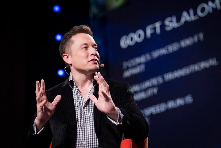 Elon Musk networth decreased due to tesla stock decline and esg factor, know about it Elon Musk: दुनिया के सबसे अमीर शख्स एलन मस्क की कुल संपत्ति में 12 अरब डॉलर की गिरावट दर्ज, जानें वजह