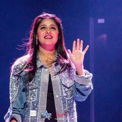 Sunidhi Chauhan Birthday : सुनिधी चौहानचा आज वाढदिवस, वयाच्या चौथ्या वर्षापासून केली गायनाला सुरुवात