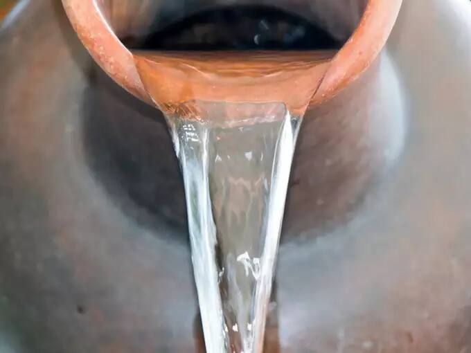 why ayurveda says these two vessels are good for storing water Ayurvedic water:  આયુર્વેદ મુજબ આ વાસણમાં ભરેલ પાણી પીવાથી થાય છે અદભૂત ફાયદા