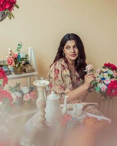 Aparna Balamurali pics: வெய்யோன் சில்லி...! உயிரை கொல்லும் அரக்கி...! அபர்ணா பாலமுரளி புகைப்படங்கள்!