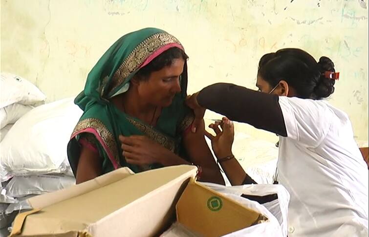 Another achievement of Gujarat in the field of vaccination, more than 1 crore vaccines were given in 23 days વેક્સિનેશન ક્ષેત્રે ગુજરાતની વધુ એક સિદ્ધિ, 23 દિવસમાં 1 કરોડથી વધુને અપાઈ રસી