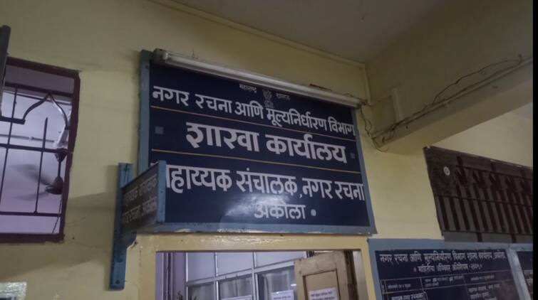 ABP Majha Impact Akola District Collector ordered prohibition on sale and purchase of properties in flood line  ABP Majha Impact : अकोल्यातील पूररेषेतील मालमत्तांच्या खरेदी-विक्रीवर बंदी, जिल्हाधिकाऱ्यांचे आदेश