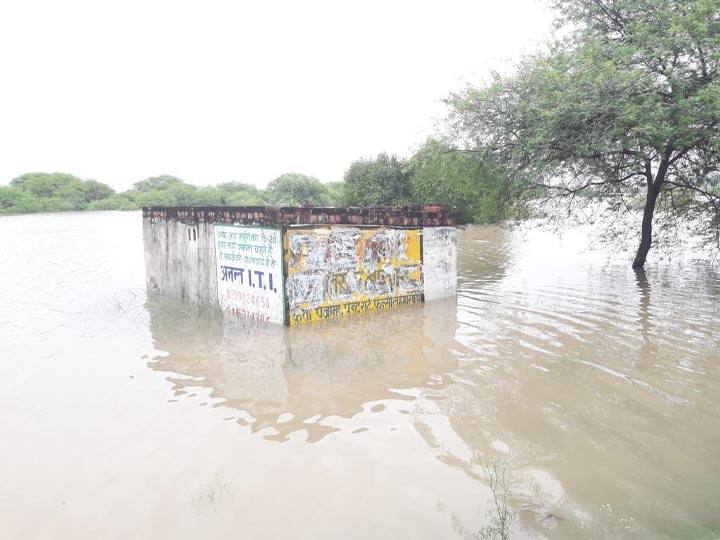 Ganga water level stable after five days in Chandauli ANN Flood in UP: पांच दिन बाद स्थिर हुआ गंगा का जलस्तर, लोगों ने ली राहत की सांस