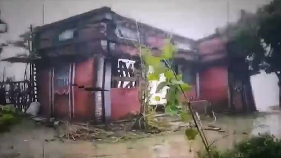 Bihar में बाढ़ है, टायर ट्यूब की नाव में तैर रहा पत्रकार है | Ground Report