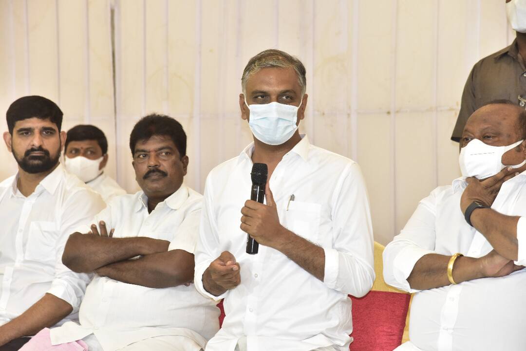Harish Rao comments on bandi sanjay, and reviewed Dalitha bandhu project దళిత బంధుపై పుకార్లు నమ్మవద్దు.. అర్హులందరికీ ఇస్తాం.. ఆర్థిక మంత్రి హరీశ్ రావు వెల్లడి