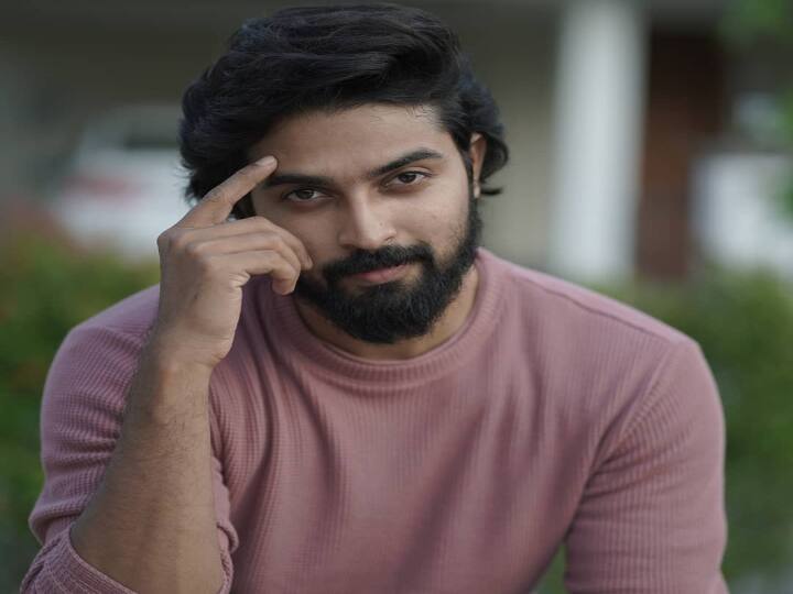 சகுந்தலம் என்ற தெலுங்கு திரைப்படத்தில் சமந்தாவுக்கு ஜோடியாக நடித்து வருகிறார்