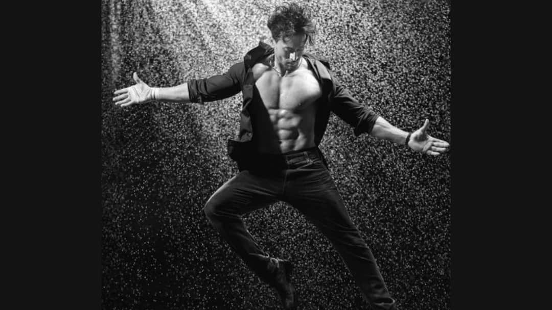 Independence Day 2021: টাইগার শ্রফের 'বন্দে মাতরম' গানের ভূয়সী প্রশংসা প্রধানমন্ত্রীর Independence Day 2021: PM Narendra Modi support Tiger Shroff for the meaning of Vande Mataram, know in details Independence Day 2021: টাইগার শ্রফের 'বন্দে মাতরম' গানের ভূয়সী প্রশংসা প্রধানমন্ত্রীর