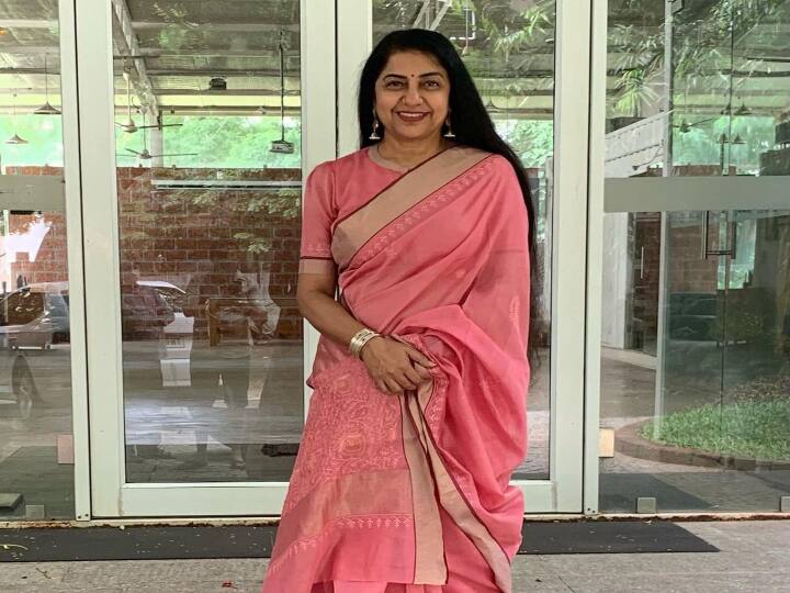 தமிழ் டாக்கீஸ்.காம் என்ற பொழுதுபோக்கு போர்ட்டலை சுஹாசினி ஆரம்பித்தார்
