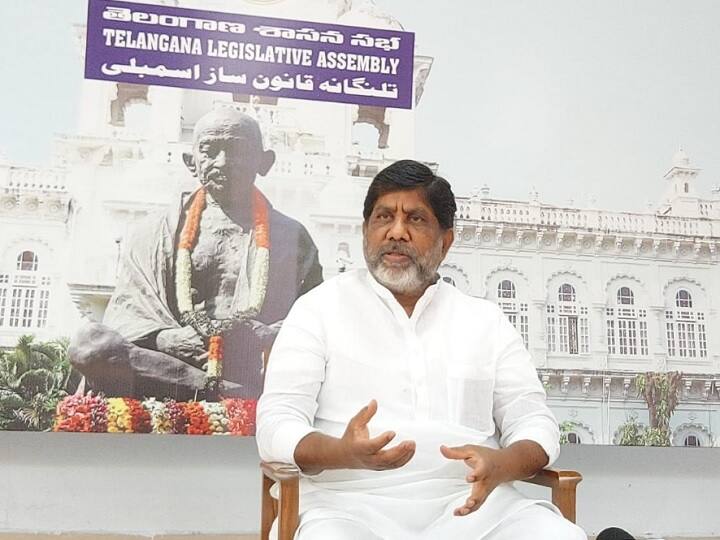 BJP and TRS leaders campaigning with Photos of Congress Leaders, Says CLP leader Bhatti Vikramarka Bhatti Vikramarka: కాంగ్రెస్ నేతల ఫొటోలతో బీజేపీ, టీఆర్ఎస్ నేతలు ప్రచారం.. వారికి చరిత్ర లేదు.. భట్టి విక్రమార్క