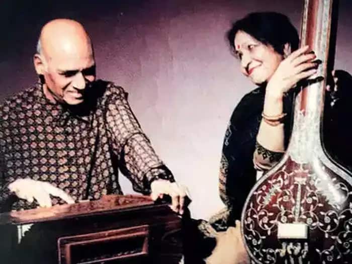 સિંગર જગજીત કૌરના નિધનથી બોલિવૂડ સંગીત જગતમાં શોક વ્યાપી ગયો છે. સંગીત કાર ઉત્તમ સિહ, એક્ટ્રેસ પદ્મિની કપિલા સહિતના સેલેબ્સે શ્રદ્ધાંજલિ આપી છે.