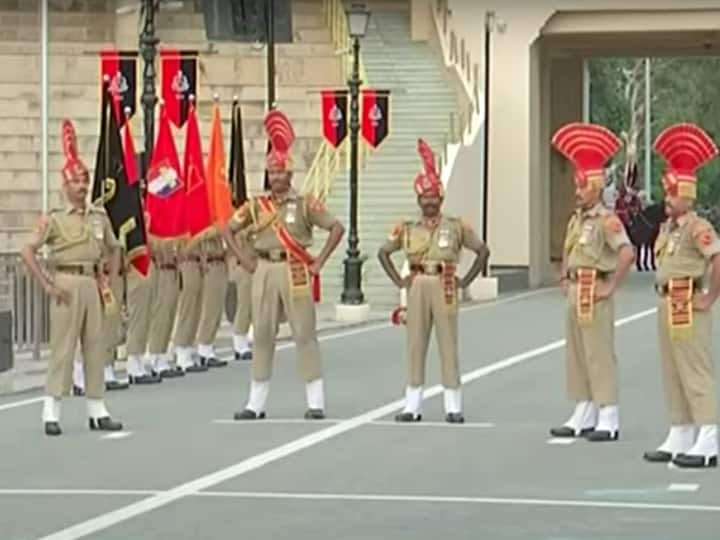 Spectacular Beating Retreat Ceremony At Attari-Wagah Border On India's 75th Independence Day Independence Day: Watch The Spectacular Beating Retreat Ceremony From Attari-Wagah Border