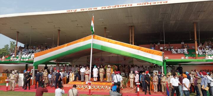 ਇਸ ਤਹਿਤ ਪੰਜਾਬ ਦੇ ਮੁੱਖ ਮੰਤਰੀ ਕੈਪਟਨ ਅਮਰਿੰਦਰ ਸਿੰਘ ਨੇ ਅੰਮ੍ਰਿਤਸਰ 'ਚ ਕੌਮੀ ਤਿਰੰਗਾ ਝੰਡਾ ਲਹਿਰਾਇਆ।