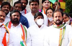 In Pics: జెండా ఎగరేసిన రేవంత్.. ర్యాలీగా కాలినడకన గాంధీ భవన్‌‌కు కాంగ్రెస్ నేతలు