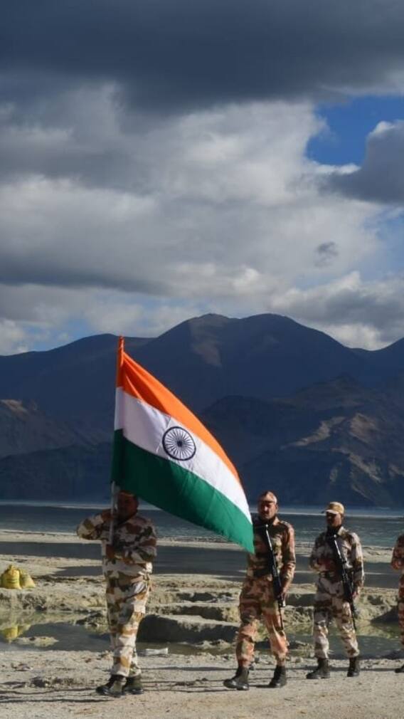 লাদাখে তেরঙ্গা, পুষ্পবৃষ্টি লালকেল্লায়, সাড়ম্বরে পালন স্বাধীনতা দিবস