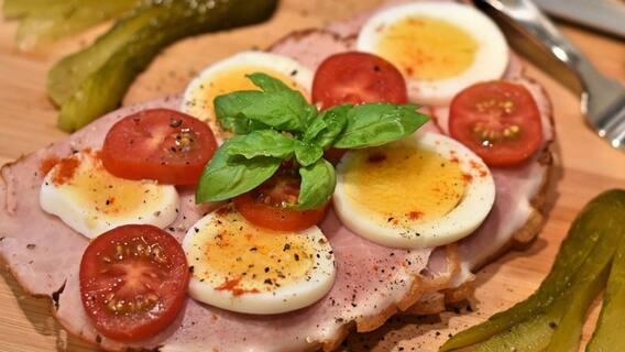 Benefits of Eggs: 'সানডে হো ইয়া মানডে, রোজ খাও আন্ডে', কিন্তু কেন রোজ খাবেন ডিম?