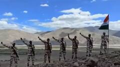 Jammu, Ladakh और Anantnag में कुछ खास अंदाज में फहराया गया तिरंगा...देखें ये रिपोर्ट