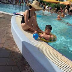 બિકીની પહેરીને વૉટરપાર્કમાં આ છોકરા સાથે મસ્તી કરતી દેખાઇ કંગના રનૌત, હૉટ તસવીરો વાયરલ