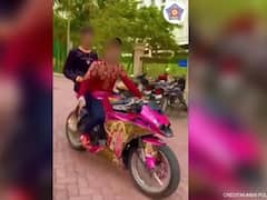 Viral Video: मोटरसाइकिल पर स्टंट कर रहे युवकों को मुंबई पुलिस ने चखाया मजा, अनोखे अंदाज में शेयर किया घटना का वीडियो