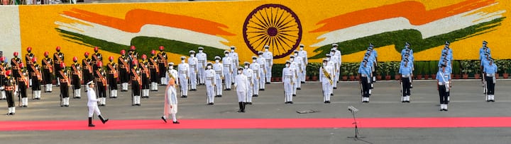 Prime Minister Narendra Modi inspects the guard of honour during the 75th Independence Day function. (Image Source:PTI)