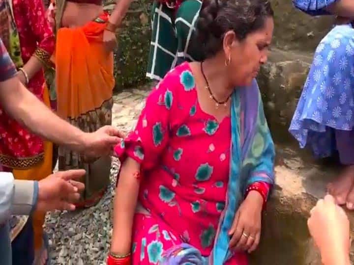 Guldar attack on woman in Pauri Uttrakhand ann Uttarakhand News:  गुलदार से भिड़ गई महिला, जमकर हुआ संघर्ष, इस तरह बची जान