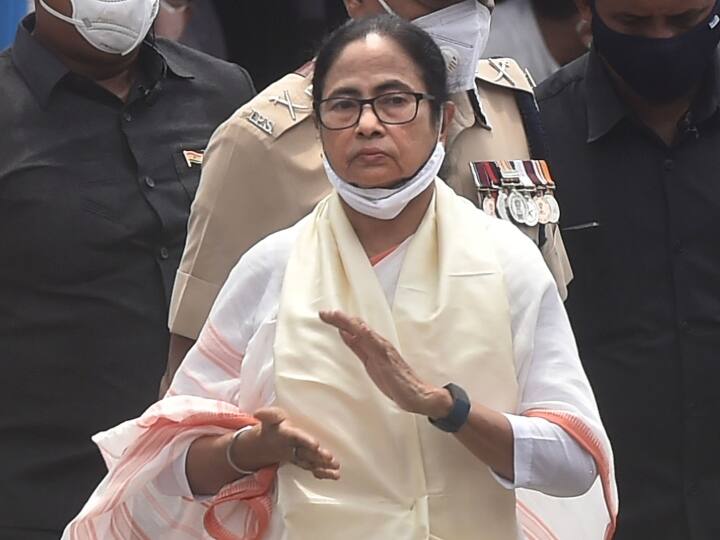 Mamata Banerjee said come together to strengthen our voices against all forces that aim to stifle our freedom Independence Day 2021: बंगाल की सीएम ममता बनर्जी बोलीं- आजादी का गला घोंटने की कोशिश करने वाली ताकतों के खिलाफ आवाज बुलंद करें
