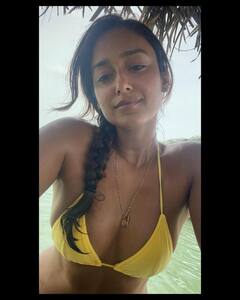 Ileana D'Cruz: అప్పట్లో ఇలియానా.. యెల్లో బికినీలో గోవా బ్యూటీ పరువాల విందు!